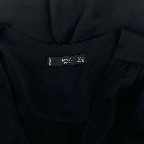 MNG By Mango Black Polyester Long Bell Sleeve V-Neck Blouse Size 4 Women's - Picture 2 of 7